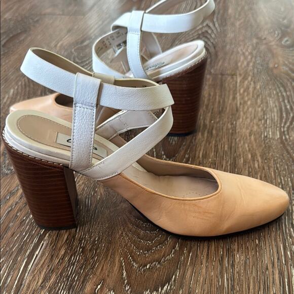 Clarks Tan and White Heels with Chunky Block Heel - Picture 4 of 11